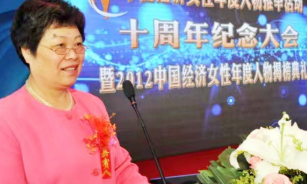 江苏省东海县海龙水晶工艺品有限公司董事长吴兆娥